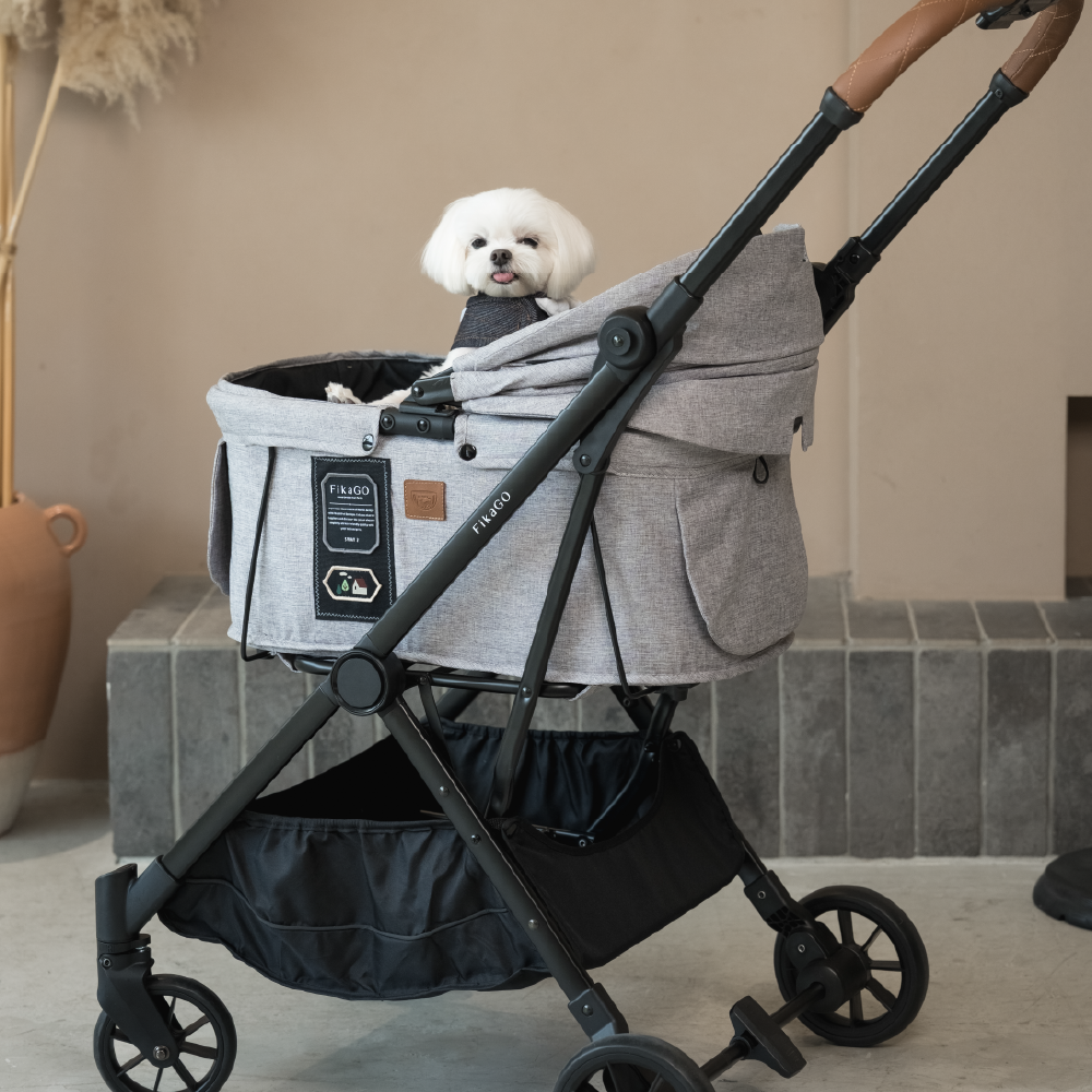FikaGO SWAY 2 pet carrier with go chassis with a dog in grey