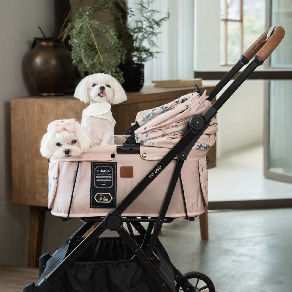 FikaGO SWAY 2 pet carrier with go chassis with two dogs in arctic flower color